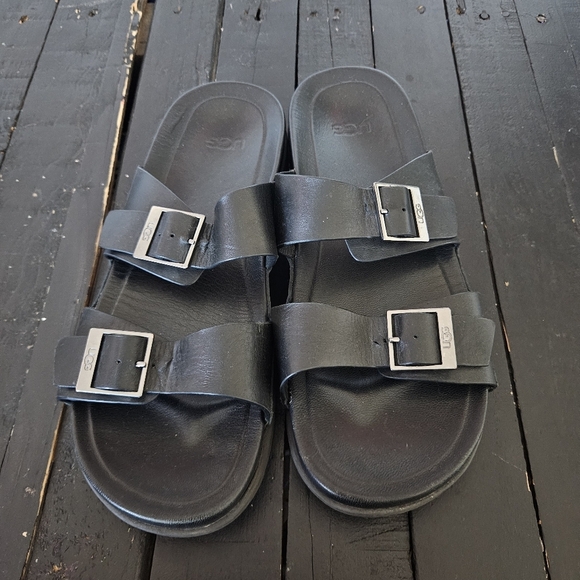 UGG Men\'s 11 Black Sandals with Silver Buckles Slides Wainscott